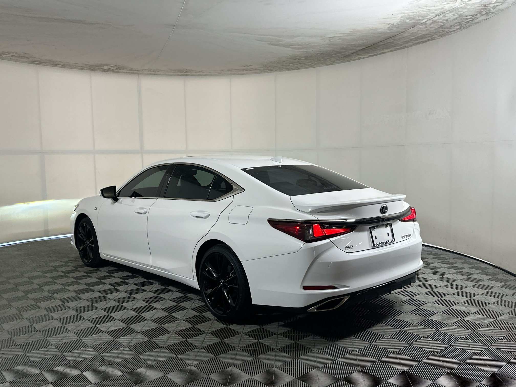 Used 2023 Lexus ES 350 F Sport w/ Accessory Package (Z1) FWD image 5