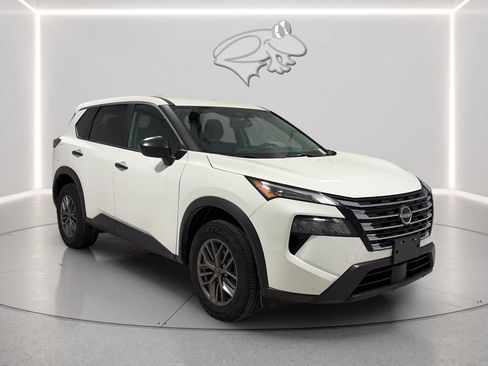Used 2024 Nissan Rogue S AWD/4WD image 7