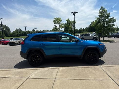 Used 2017 Jeep Cherokee Trailhawk w/ Comfort/Convenience Group AWD/4WD image 5