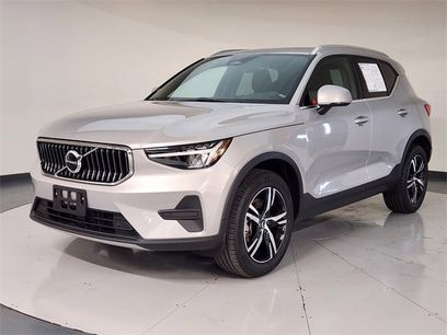 Used 2025 Volvo XC40 B5 Core