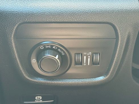 Used 2023 Jeep Grand Cherokee Laredo AWD/4WD image 30
