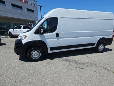 Used 2026 RAM ProMaster 2500 w/ Convenience Group FWD image 4