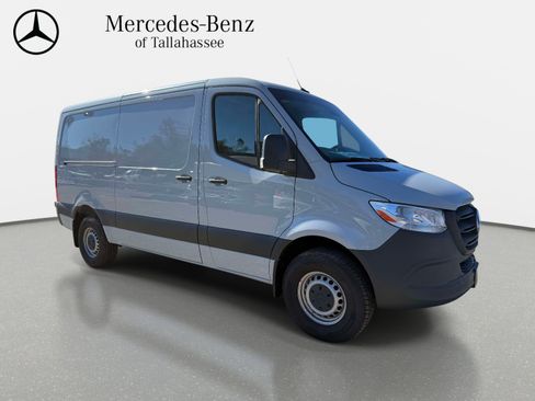Used 2024 Mercedes-Benz Sprinter 2500 image 3