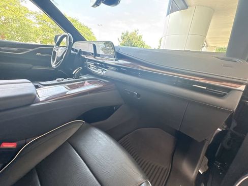 Certified 2021 Cadillac Escalade Premium Luxury w/ Performance Package AWD/4WD image 30