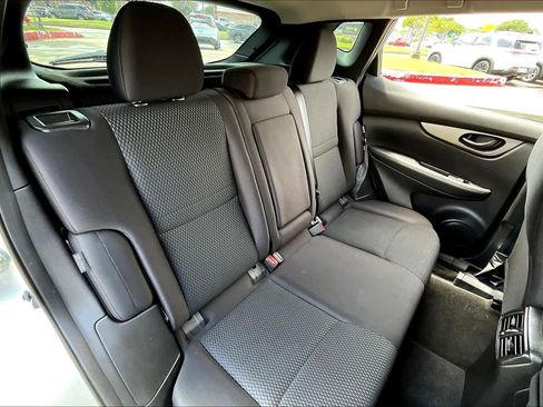 Used 2020 Nissan Rogue Sport S image 19