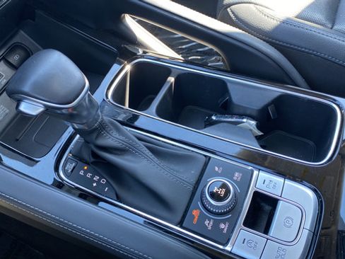 Certified 2022 Kia Telluride EX w/ EX Premium Package AWD/4WD image 19