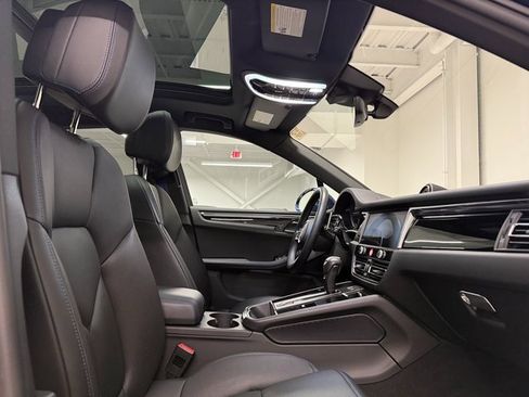 Certified 2024 Porsche Macan image 23