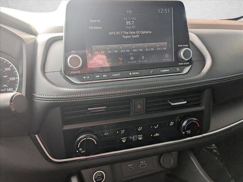 Used 2023 Nissan Rogue S image 17