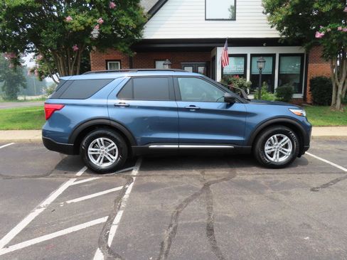 Used 2020 Ford Explorer XLT RWD image 9