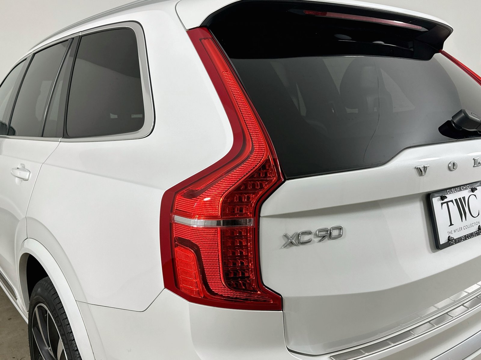 Certified 2024 Volvo XC90 B6 Ultimate w/ Protection Package Premier AWD/4WD image 12