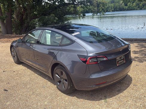 Used 2023 Tesla Model 3 Standard Range RWD image 9