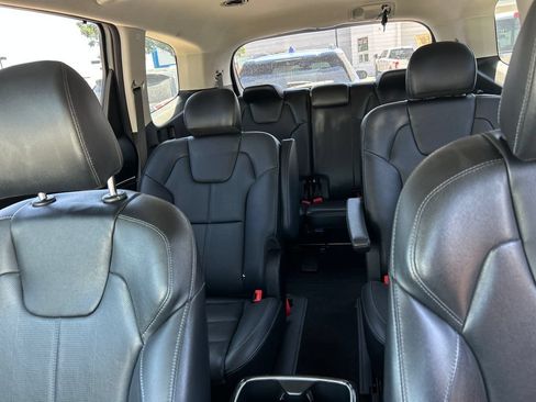 Used 2022 Kia Telluride EX w/ EX Premium Package AWD/4WD image 3