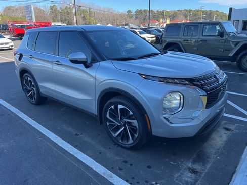 Used 2022 Mitsubishi Outlander ES image 21