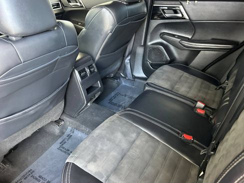 Used 2024 Mitsubishi Outlander SE FWD image 14