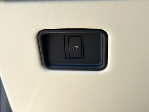 Used 2025 Land Rover Range Rover SE AWD/4WD image 37