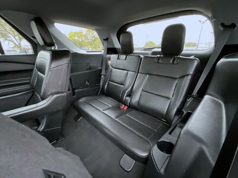 Used 2022 Ford Explorer XLT w/ Equipment Group 202A image 23