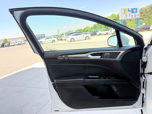 Used 2018 Ford Fusion SE w/ Equipment Group 602A FWD image 11