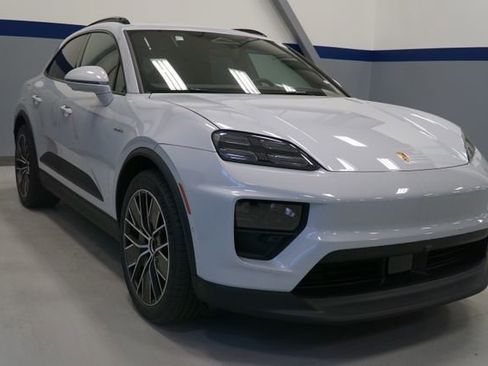 New 2026 Porsche Macan 4 Electric image 12