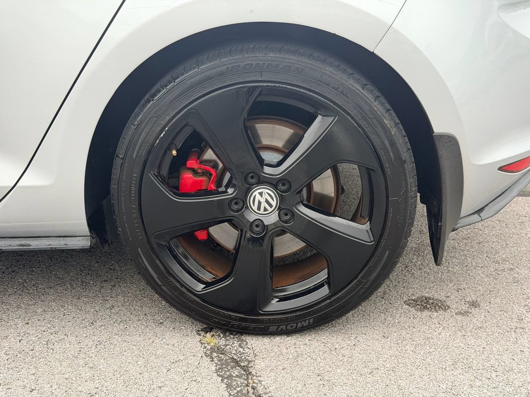 Used 2017 Volkswagen GTI SE FWD image 29