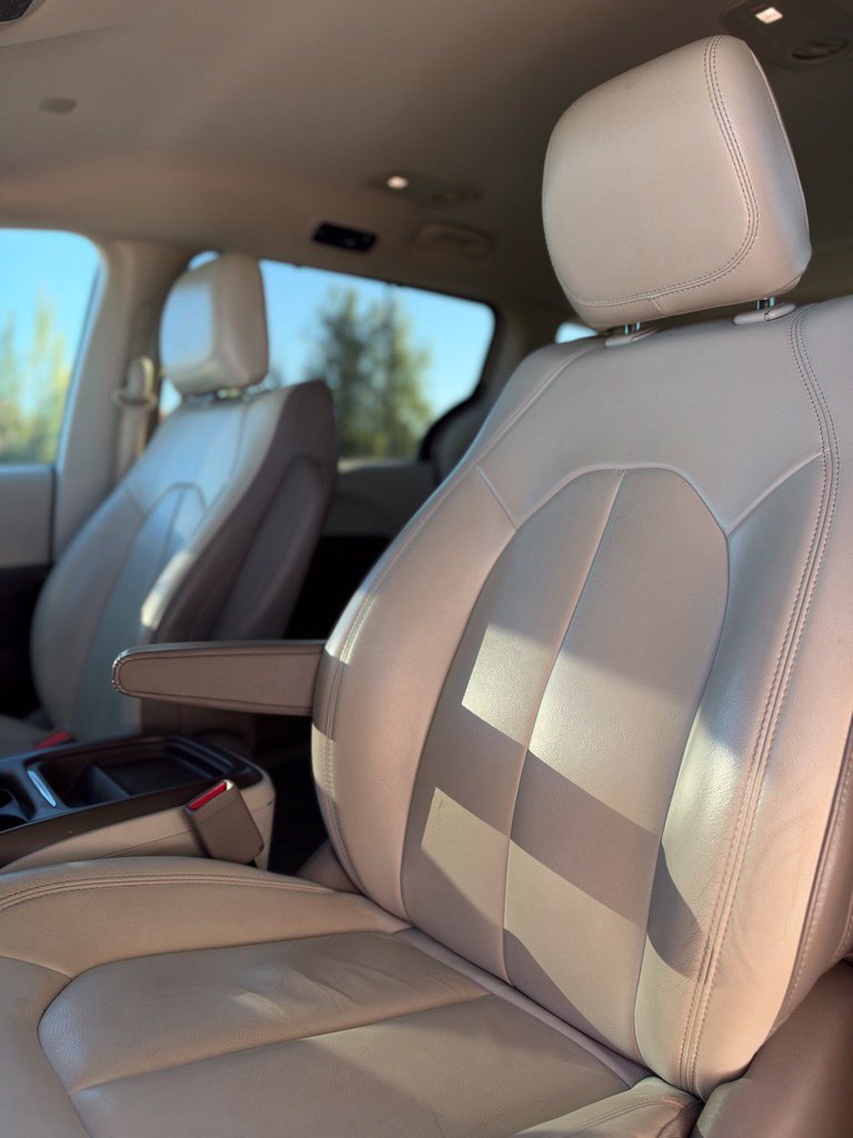 Used 2017 Chrysler Pacifica Touring-L FWD image 33