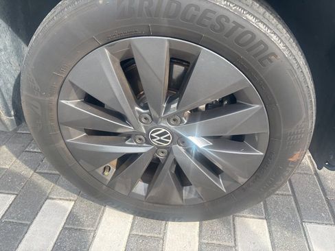 Used 2022 Volkswagen Taos S image 8