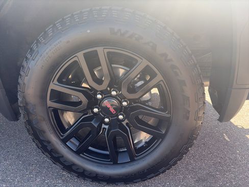 Used 2024 GMC Sierra 1500 Elevation image 16