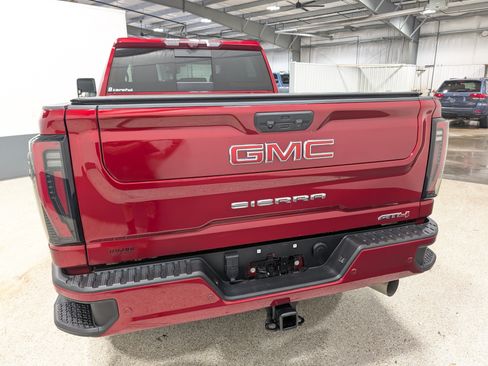 Used 2024 GMC Sierra 2500 AT4 w/ Technology Package AWD/4WD image 4