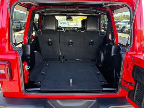 Used 2021 Jeep Wrangler Unlimited Sahara image 31