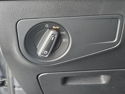 Certified 2022 Volkswagen Tiguan SE image 25