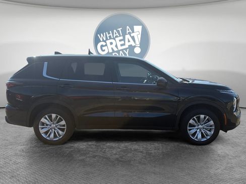 Used 2026 Mitsubishi Outlander ES AWD/4WD image 2
