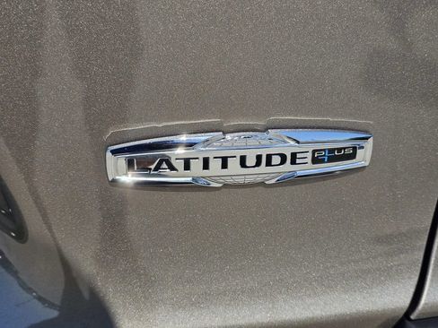 Used 2021 Jeep Cherokee Latitude Plus FWD image 14