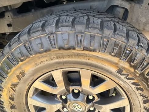 Used 2023 Toyota Tacoma SR5 w/ Technology Package AWD/4WD image 18