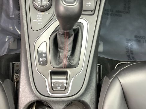 Used 2022 Jeep Cherokee Trailhawk w/ Sun & Sound Group image 15