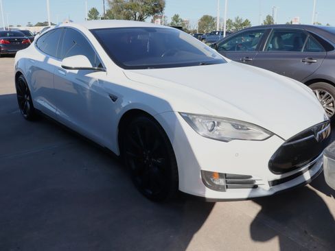 Used 2014 Tesla Model S P85 image 2