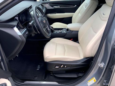 Used 2024 Cadillac XT5 Sportv w/ Technology Package AWD/4WD image 8