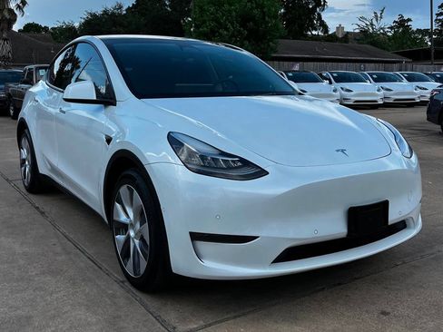 Used 2022 Tesla Model Y Long Range AWD/4WD image 4