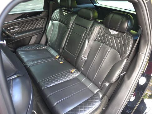 Used 2020 Bentley Bentayga Plug-In Hybrid image 17