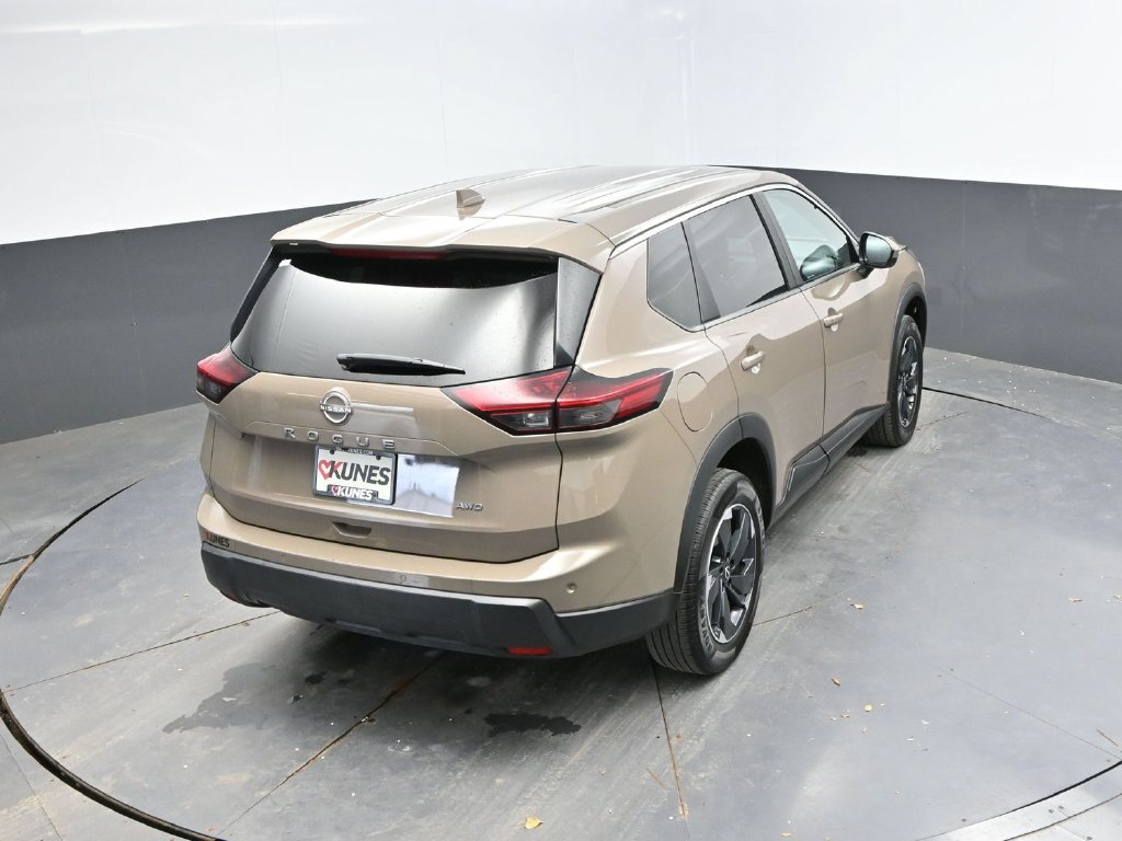 Used 2025 Nissan Rogue SV AWD/4WD image 26