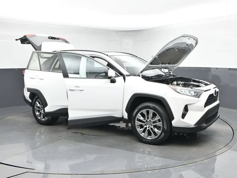 Used 2020 Toyota RAV4 XLE Premium FWD image 45
