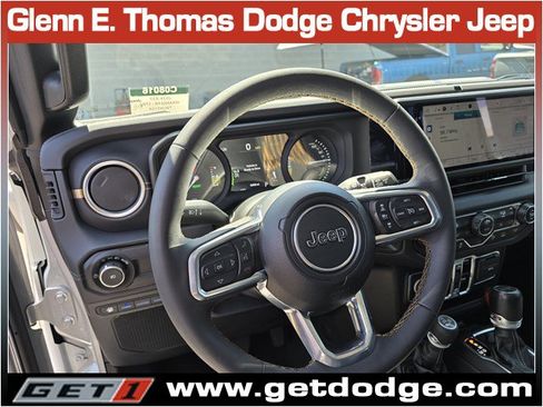Used 2024 Jeep Wrangler Unlimited Sahara w/ Technology Group AWD/4WD image 17