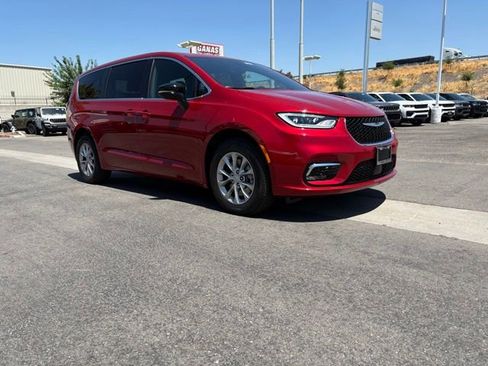 New 2026 Chrysler Pacifica Select AWD/4WD image 9