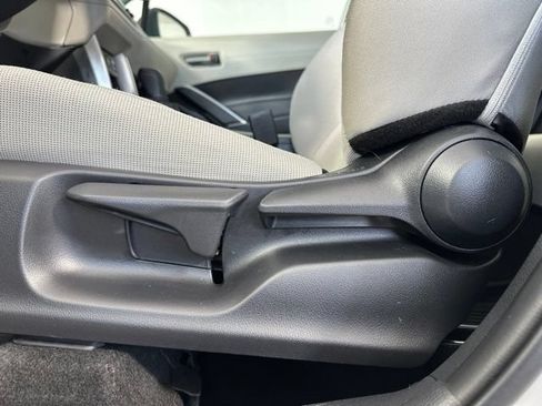 Used 2022 Toyota Corolla Cross L AWD/4WD image 22