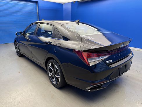 Used 2022 Hyundai Elantra SEL w/ Convenience + Premium Package image 5