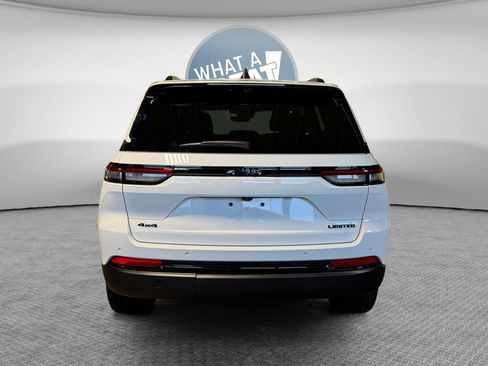 Used 2025 Jeep Grand Cherokee Limited w/ Luxury Tech Group II image 5