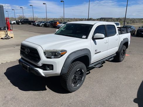 Used 2016 Toyota Tacoma SR5 w/ Towing Package image 1