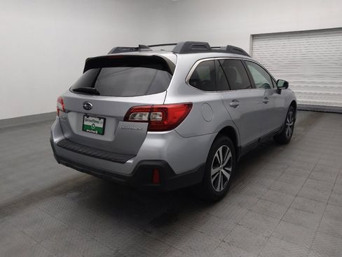 Used 2018 Subaru Outback 2.5i Limited AWD/4WD image 9