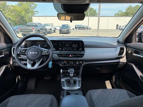 Certified 2025 Kia Seltos LX AWD/4WD image 8