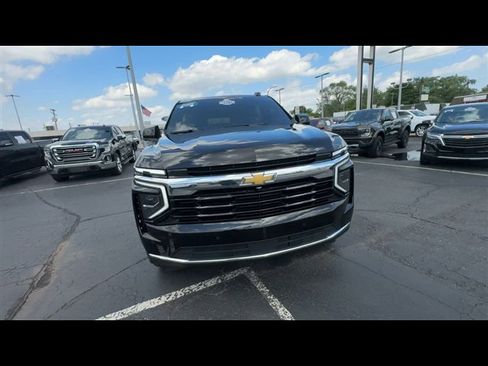 Certified 2025 Chevrolet Suburban LS AWD/4WD image 3