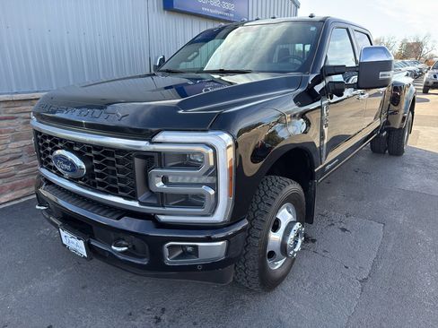 Used 2024 Ford F350 Platinum image 2