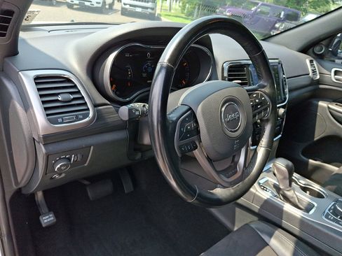 Used 2022 Jeep Grand Cherokee Laredo X AWD/4WD image 25
